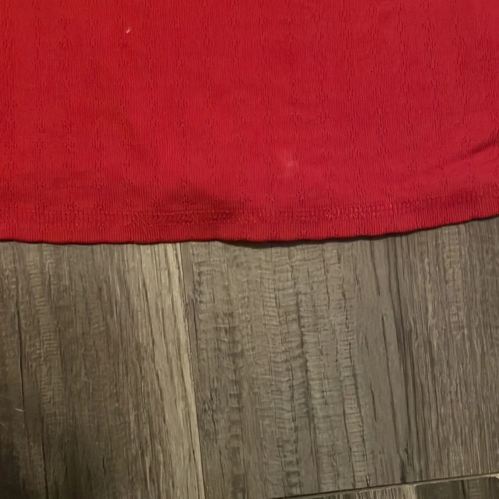 Red tank - Picture 2 of 4